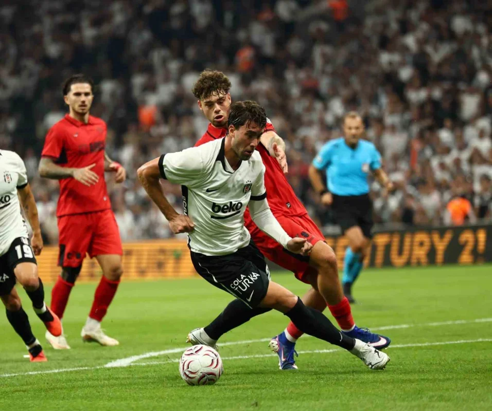 Beşiktaş ilk yarıda Çorum FK karşısında 2-0 önde
