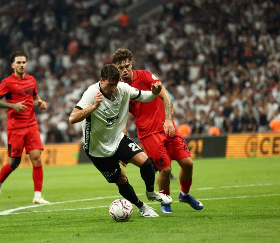Beşiktaş ilk yarıda Çorum FK karşısında 2-0 önde
