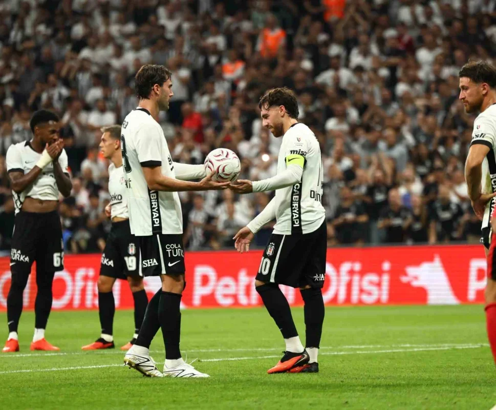 Beşiktaş ilk yarıda Çorum FK karşısında 2-0 önde