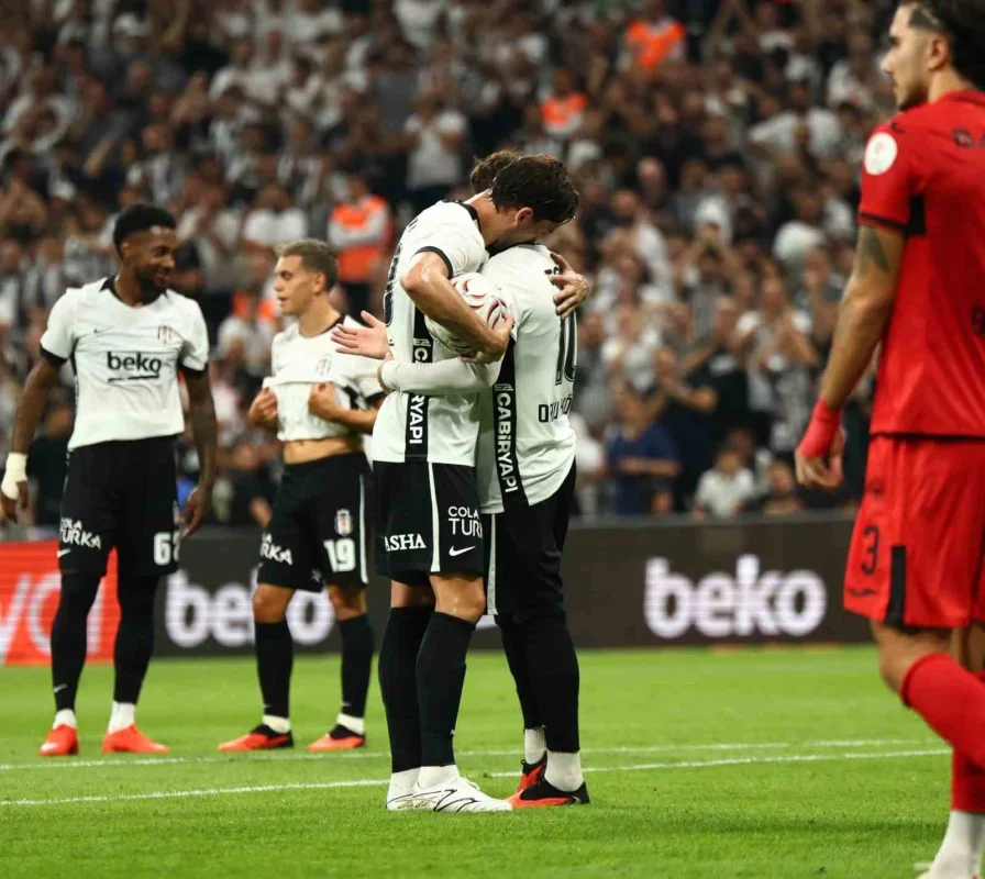 Beşiktaş ilk yarıda Çorum FK karşısında 2-0 önde