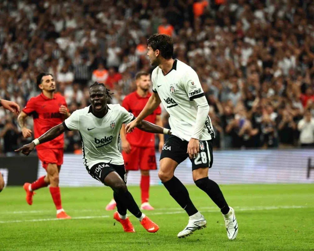 Beşiktaş ilk yarıda Çorum FK karşısında 2-0 önde