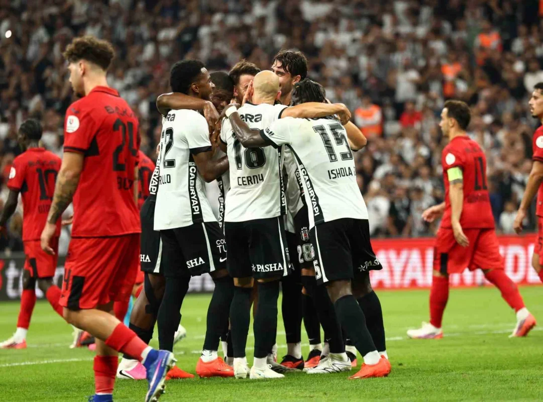 Beşiktaş ilk yarıda Çorum FK karşısında 2-0 önde