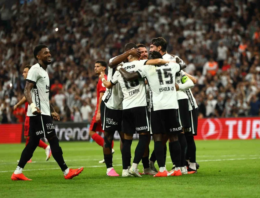 Beşiktaş ilk yarıda Çorum FK karşısında 2-0 önde