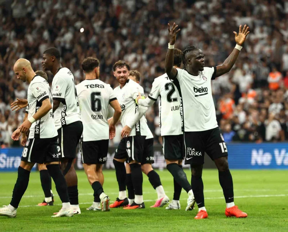 Beşiktaş ilk yarıda Çorum FK karşısında 2-0 önde