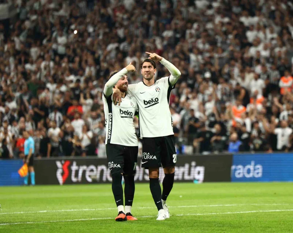 Beşiktaş ilk yarıda Çorum FK karşısında 2-0 önde