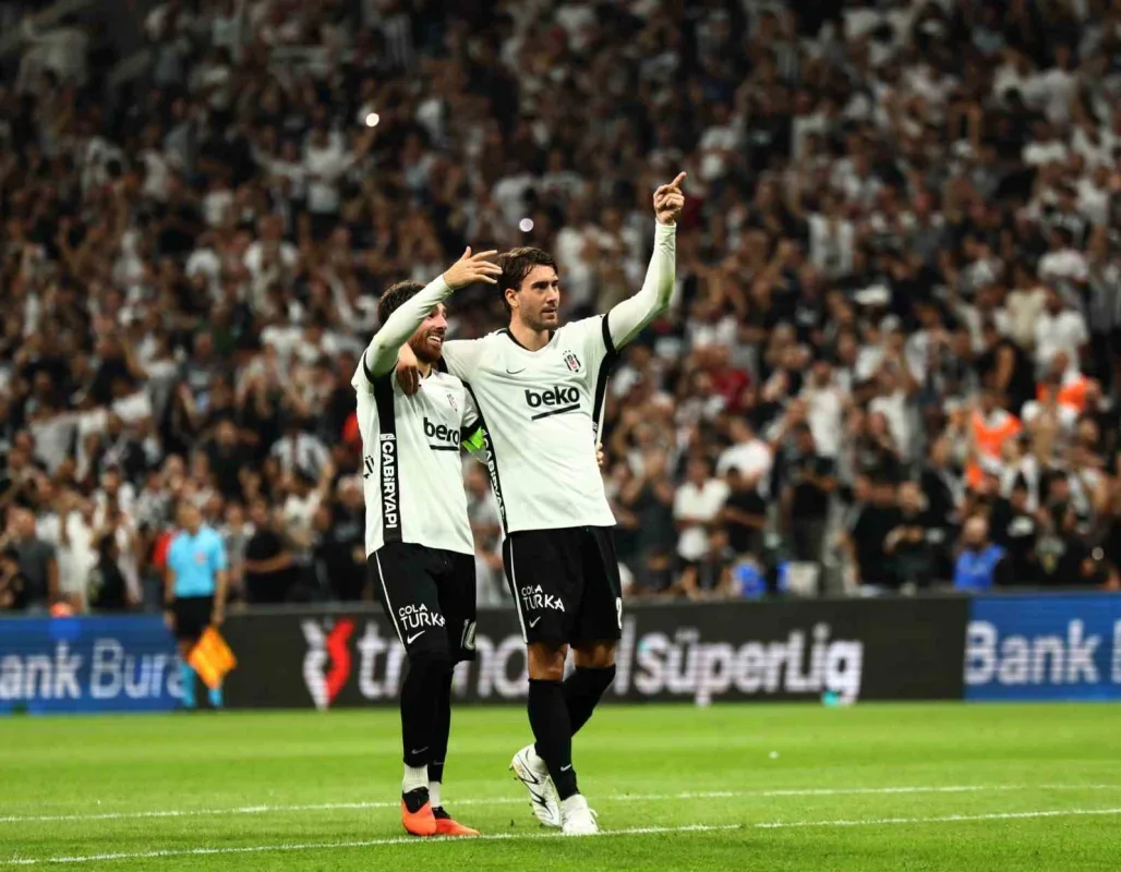 Beşiktaş ilk yarıda Çorum FK karşısında 2-0 önde