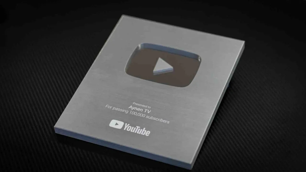 Aynen TV YouTube'da 100 bin aboneyi aştı, gümüş plaket aldı
