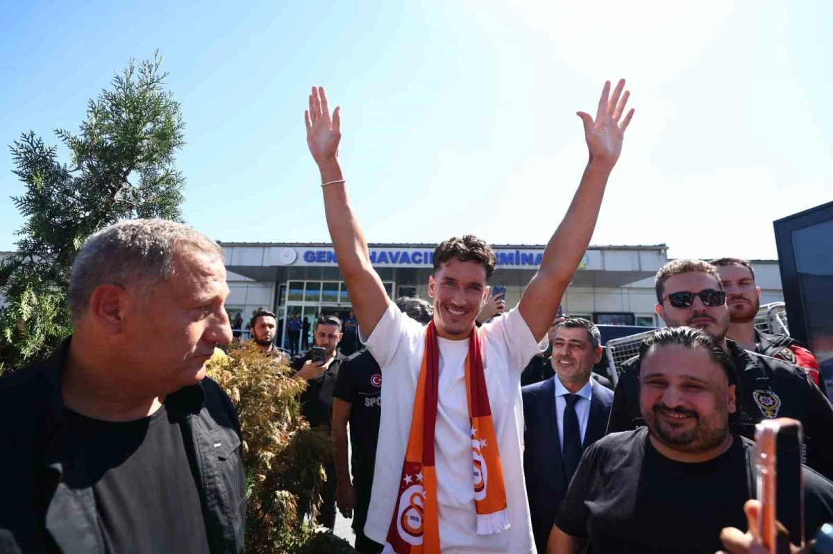 Galatasaray'ın yeni transferi Deniz Gül İstanbul'a geldi