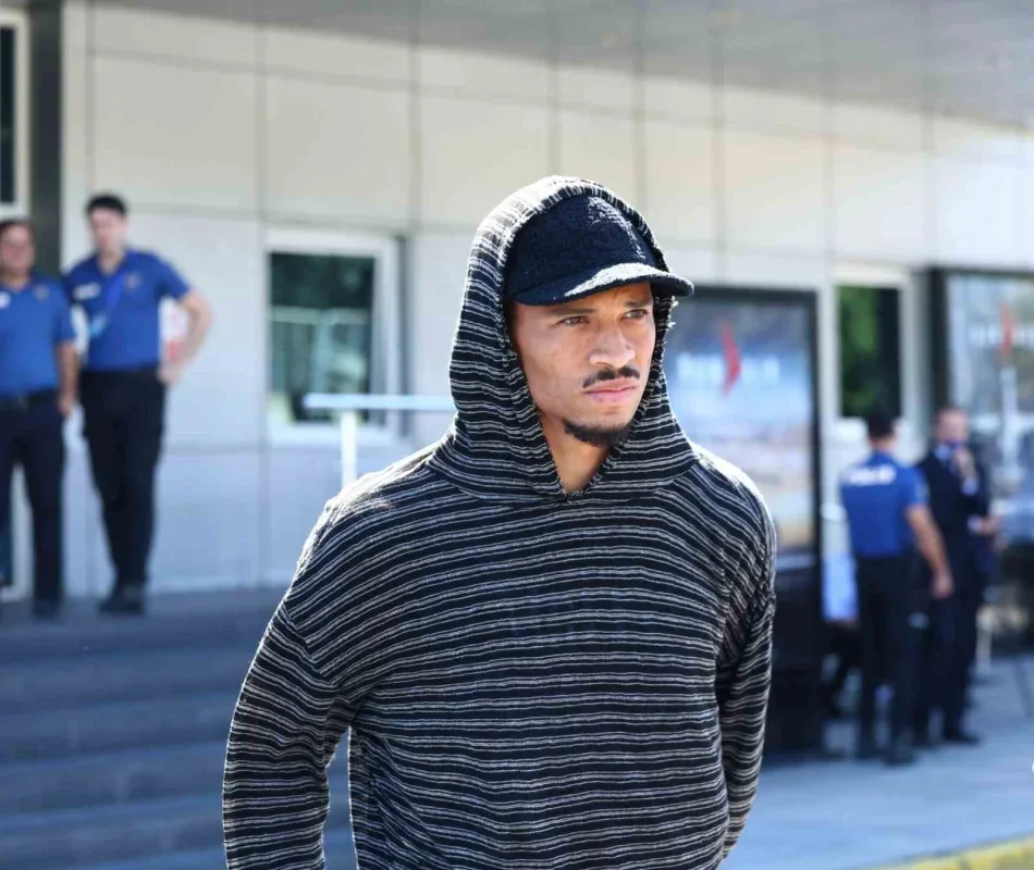 Galatasaray'ın yeni transferi Deniz Gül İstanbul'a geldi