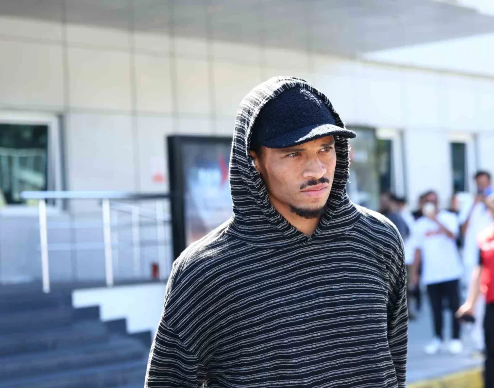 Galatasaray'ın yeni transferi Deniz Gül İstanbul'a geldi
