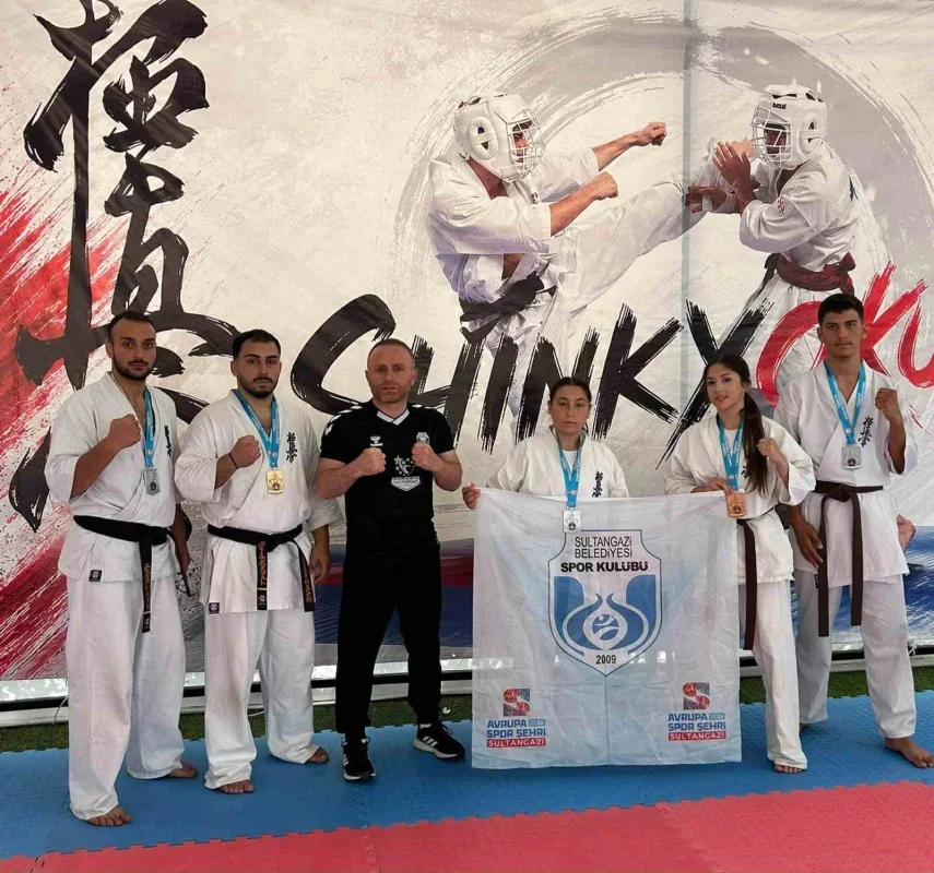 Sultangazili sporculardan Kyokushin Türkiye Şampiyonası'nda 7 madalya
