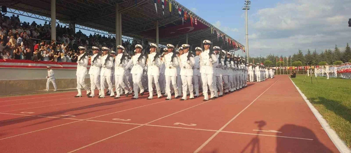 Yalova'da 456 deniz astsubayı mezuniyet töreniyle göreve uğurlandı