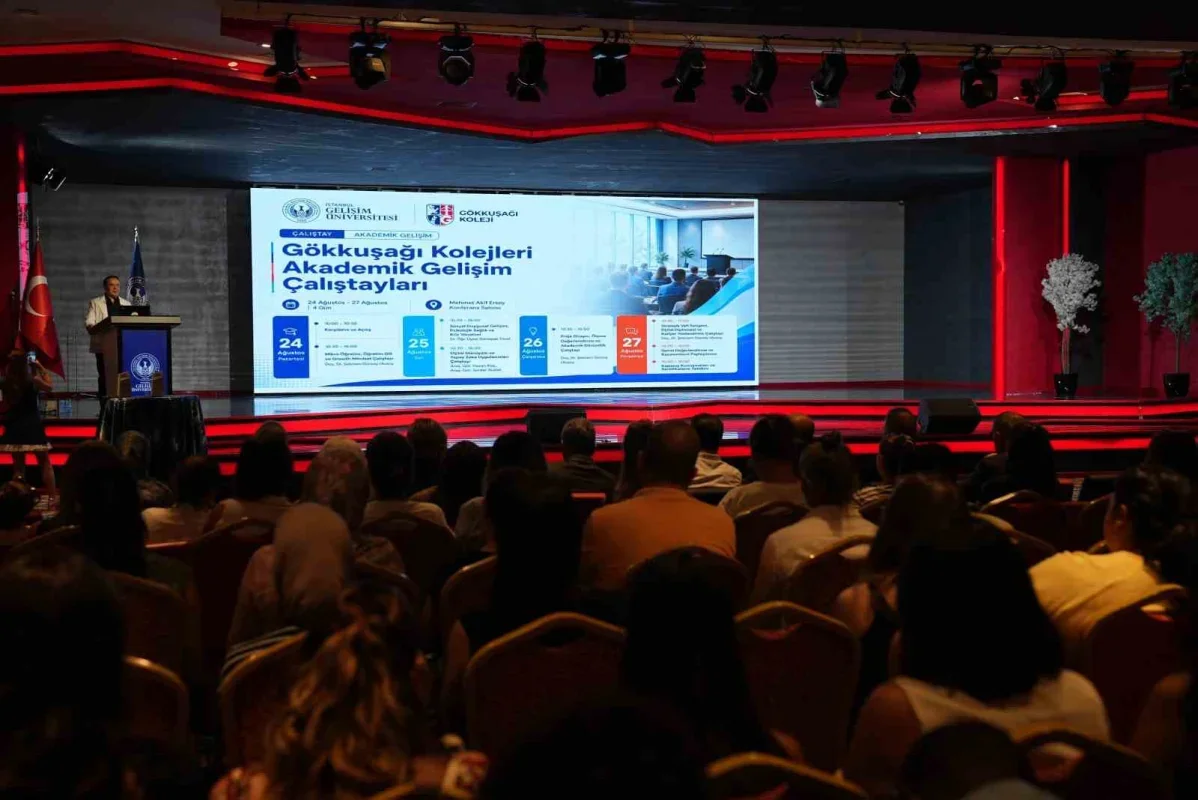 Gökkuşağı Kolejleri öğretmenleri İGÜ'de akademik çalıştay yaptı