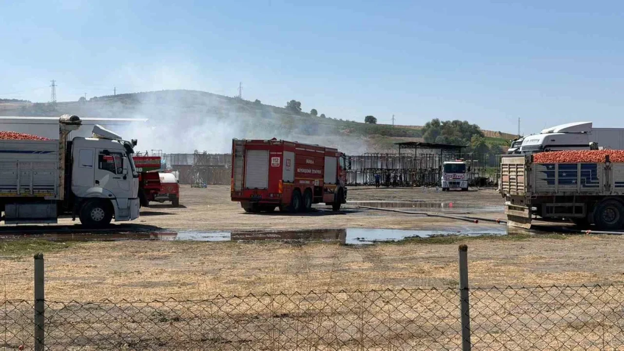 Bursa Mustafakemalpaşa'daki fabrika yangını kontrol altına alındı