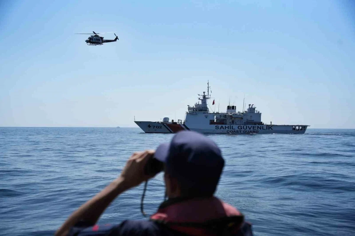 Silivri açıklarında batan gemi için helikopter destekli arama sürüyor