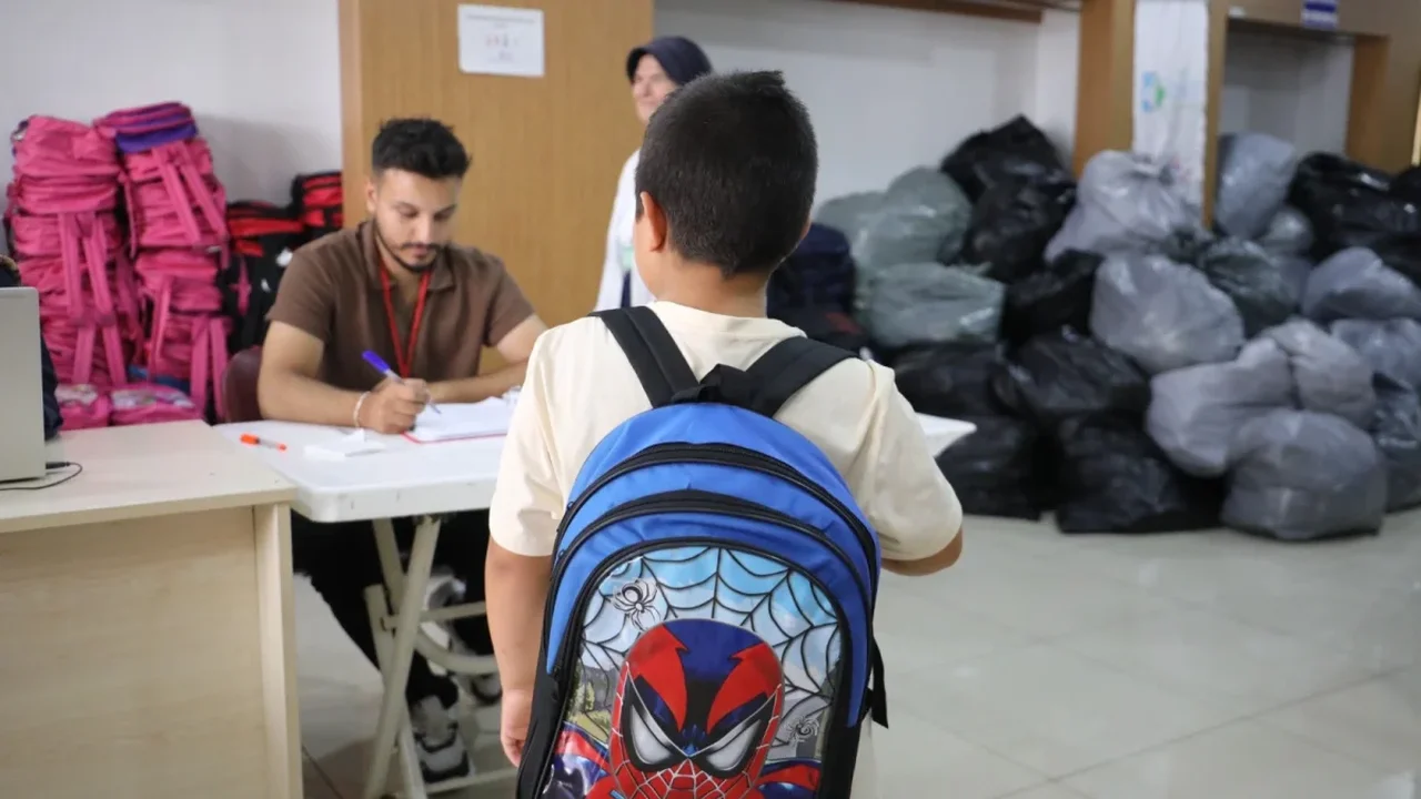 İzmit Belediyesi 2 bin 582 öğrenciye kırtasiye desteği veriyor