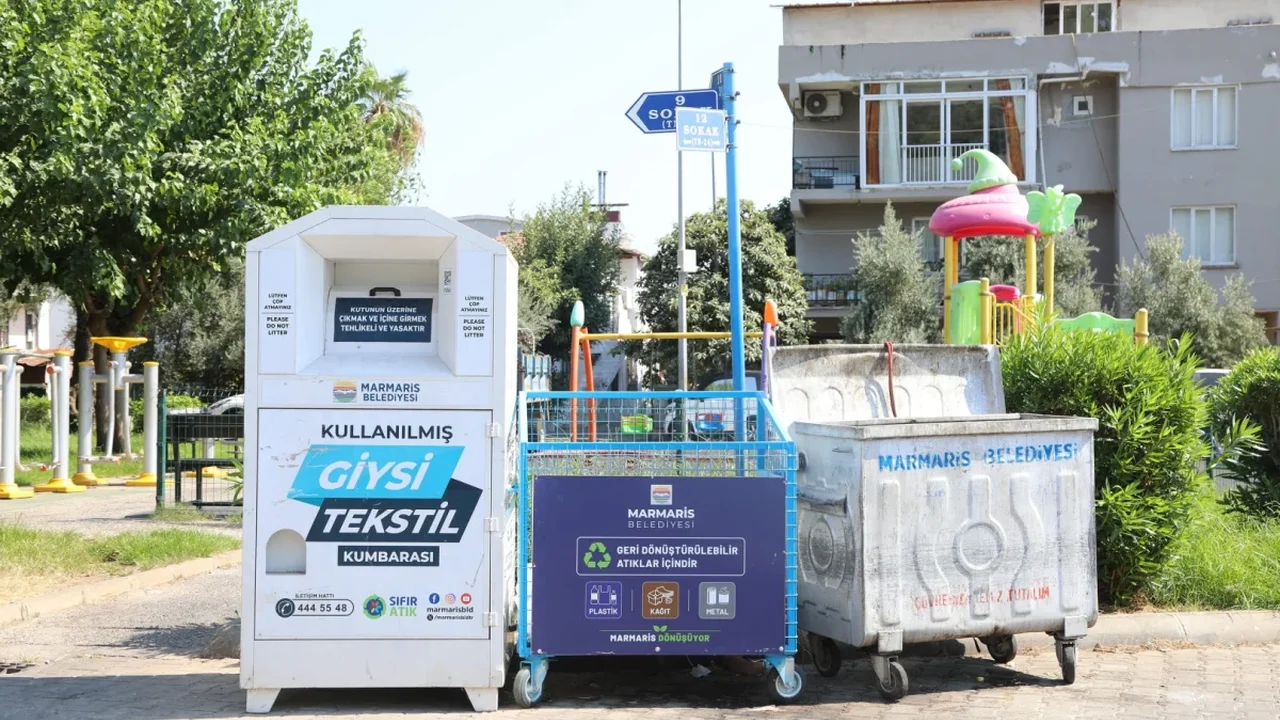 Marmaris'te geri dönüşüm atıkları mavi konteynerlerde toplanacak
