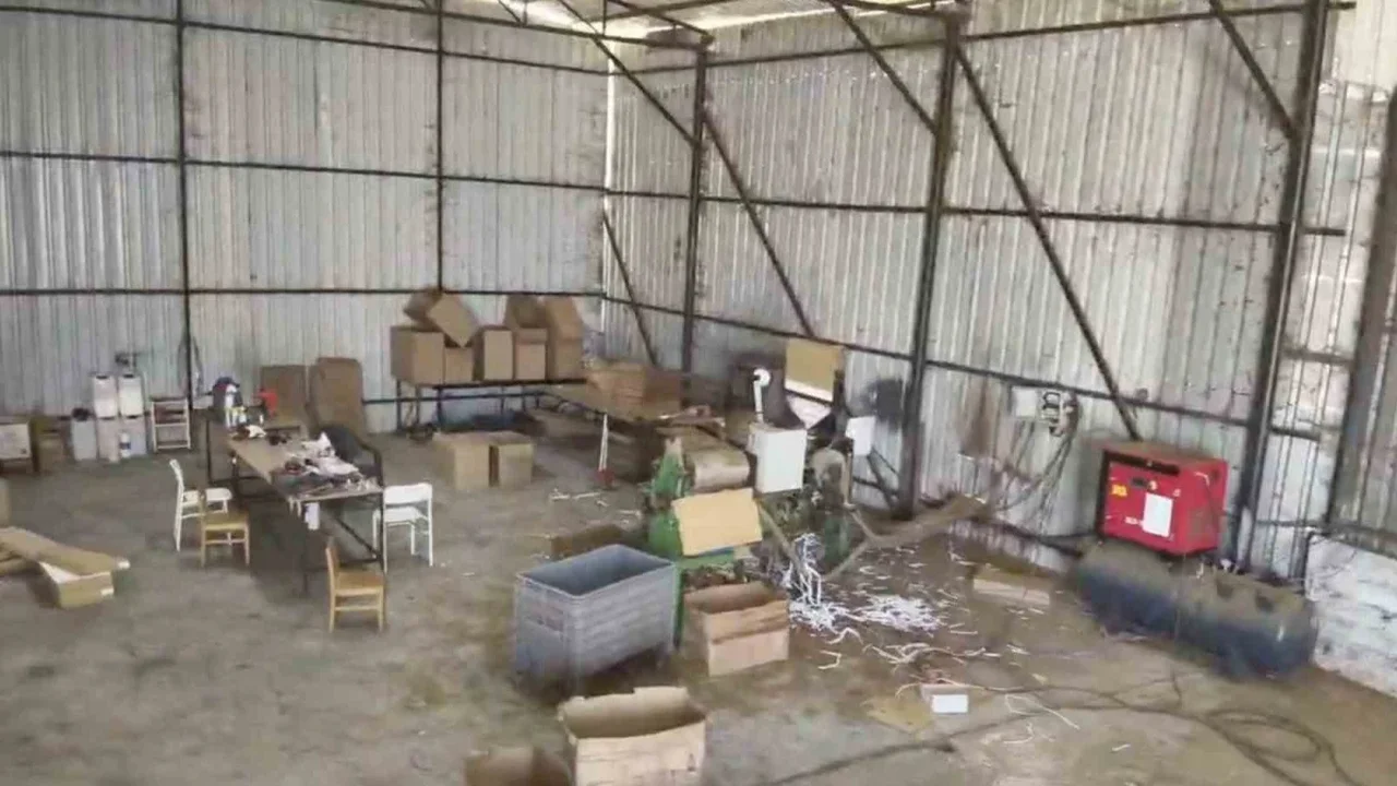 Sakarya'da besihane görünümlü kaçak sigara fabrikasına baskın