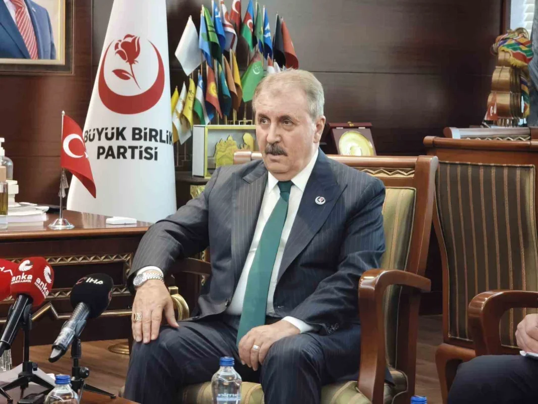 Ukrayna Büyükelçisi Celalov, BBP Lideri Destici'yi Ziyaret Etti