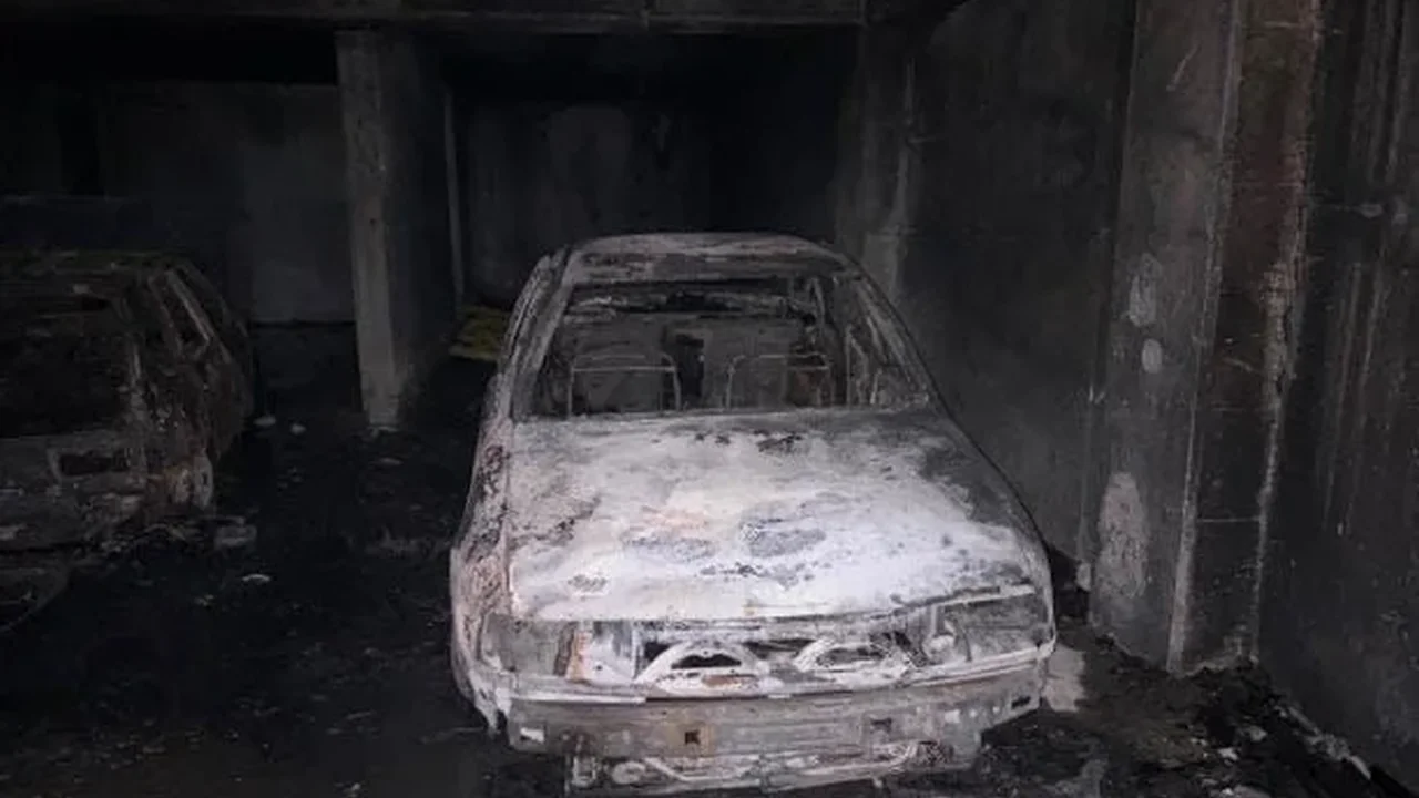 Esenyurt'ta site otoparkında yangın paniği: 42 kişi etkilendi