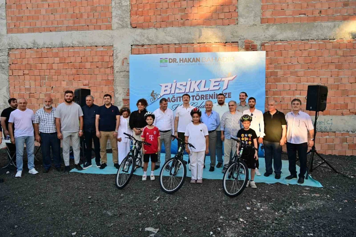 Bahçelievler'de 100 çocuğa bisiklet dağıtıldı