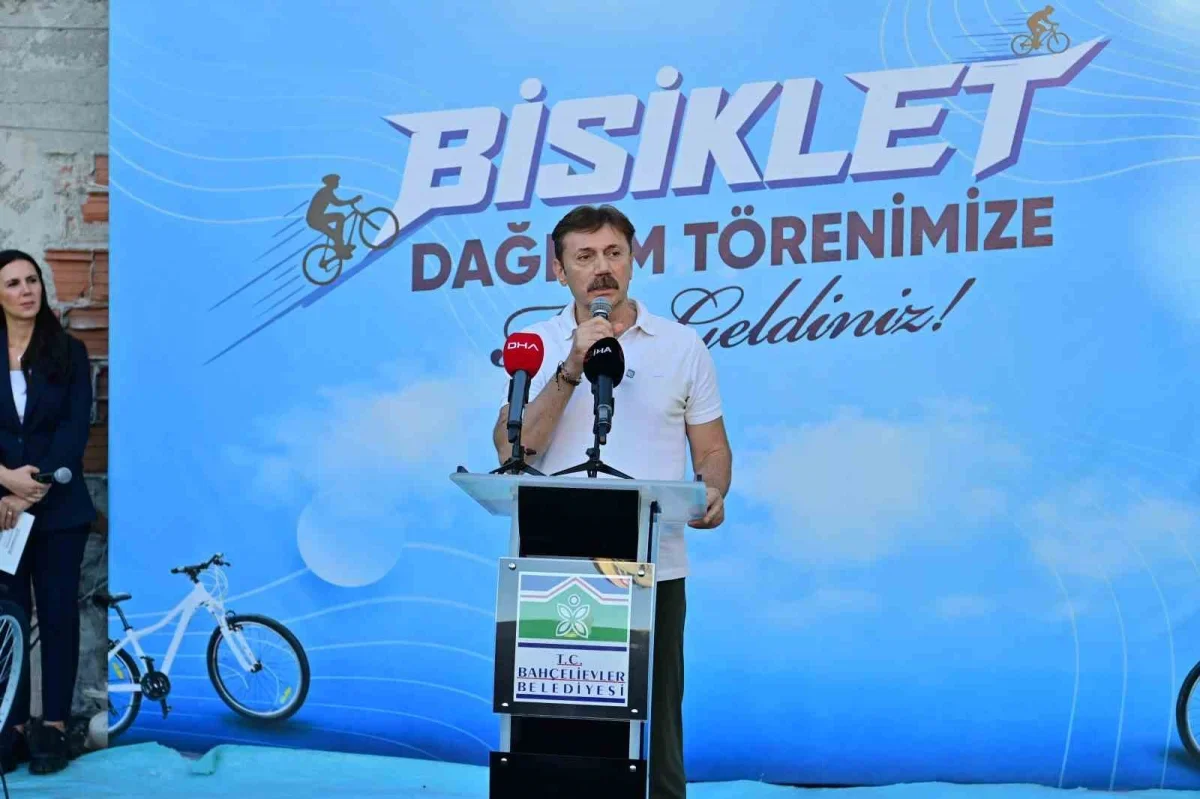 Bahçelievler'de 100 çocuğa bisiklet dağıtıldı