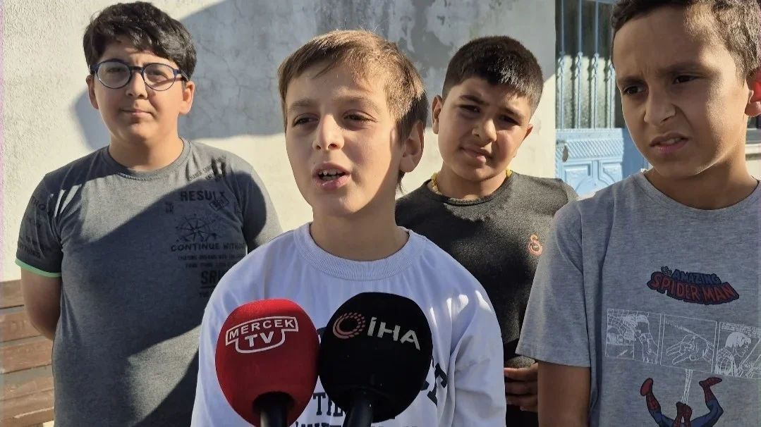 Sultangazi'de 5 çocuk limonata satarak hayallerine para biriktiriyor