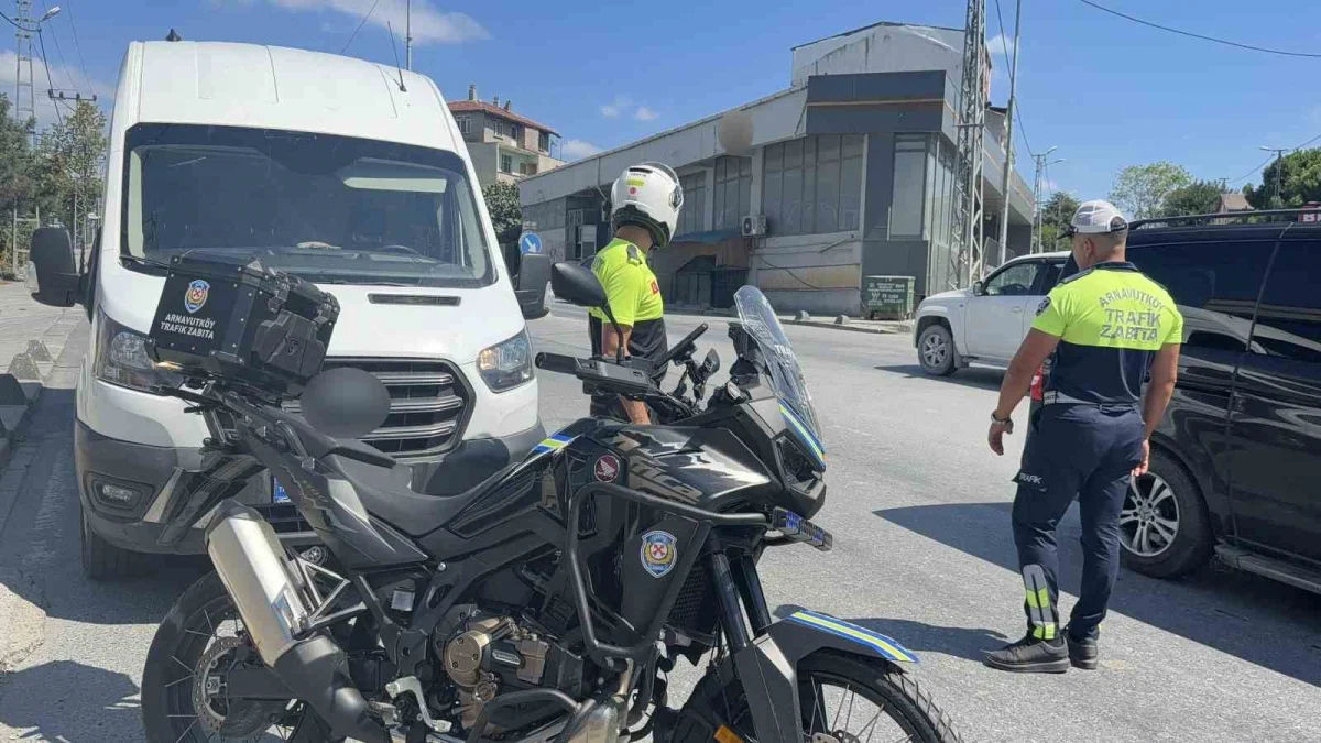Arnavutköy'de bozuk balıkları çayıra döken şahsa 40 bin lira ceza