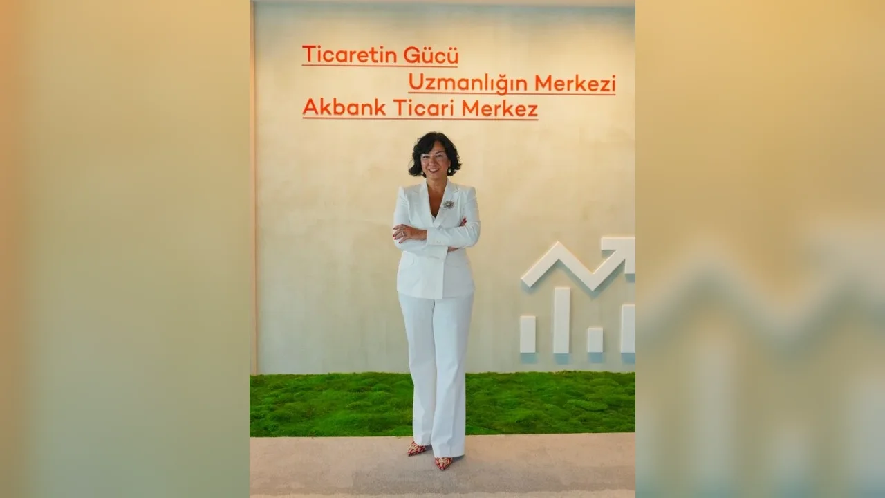 Akbank ticari bankacılıkta Ticari Merkez modeline geçiyor