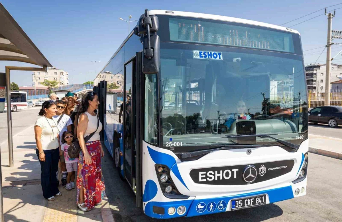 İzmir'de İEF için toplu ulaşımda gece seferleri uzatıldı
