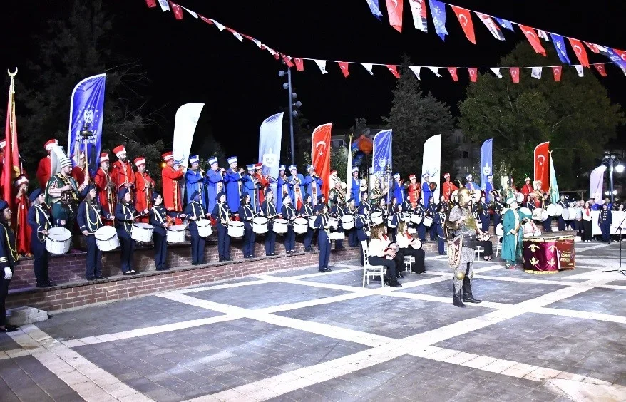Yenişehir'de 88 kişilik mehter, bando ve ritim grubu buluştu