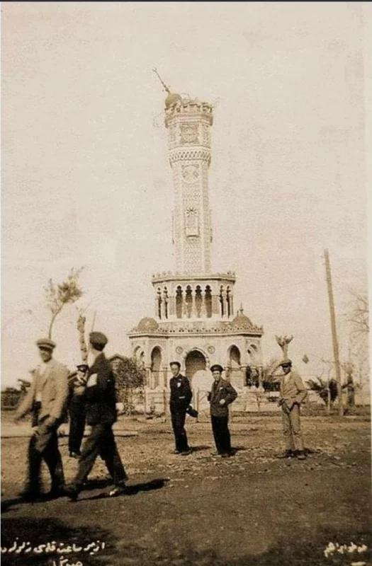İzmir Saat Kulesi 125 yıldır Konak Meydanı'nda zamanı tutuyor