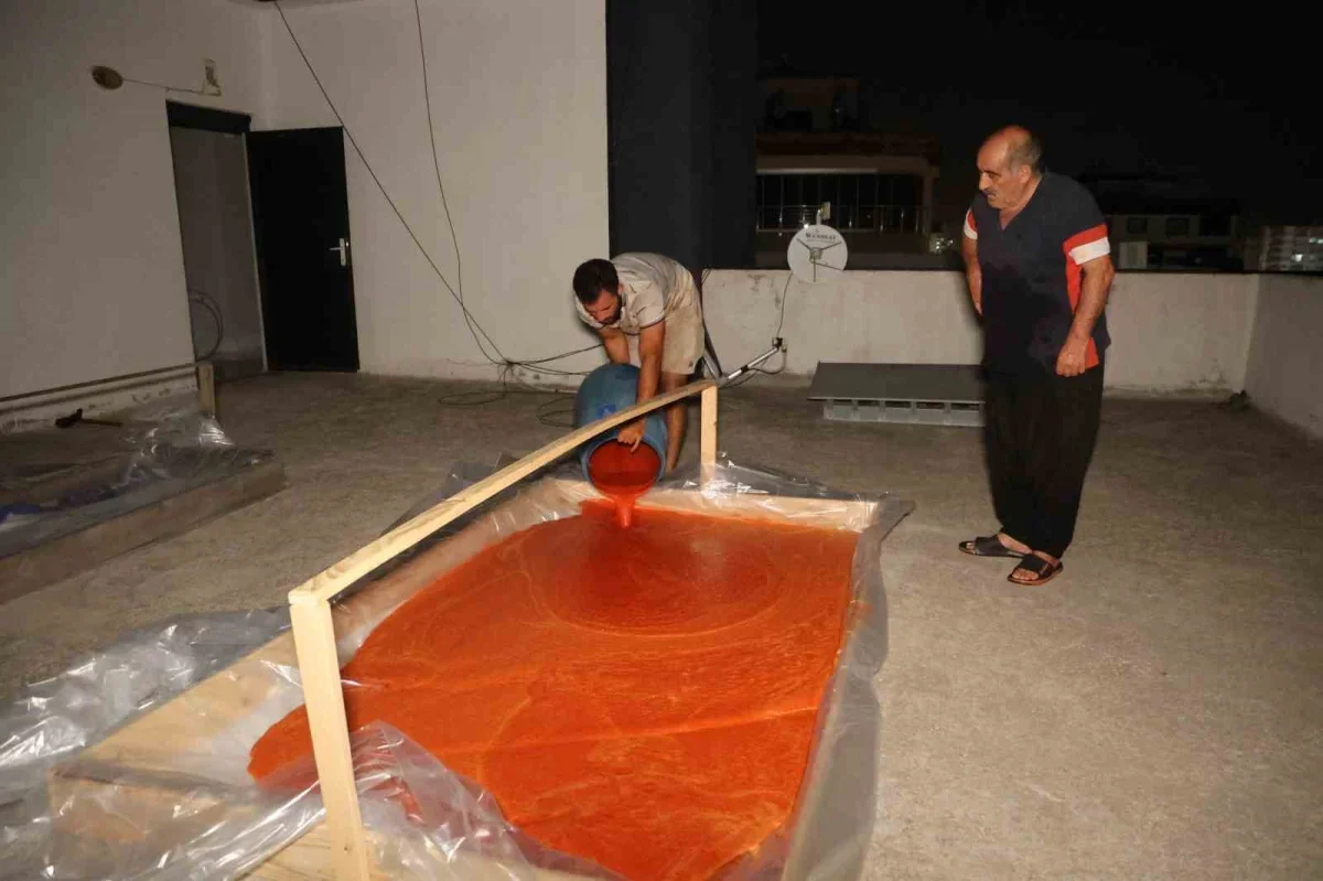 Kozan'da salça sezonu başladı: Damlar türkülerle kırmızıya büründü