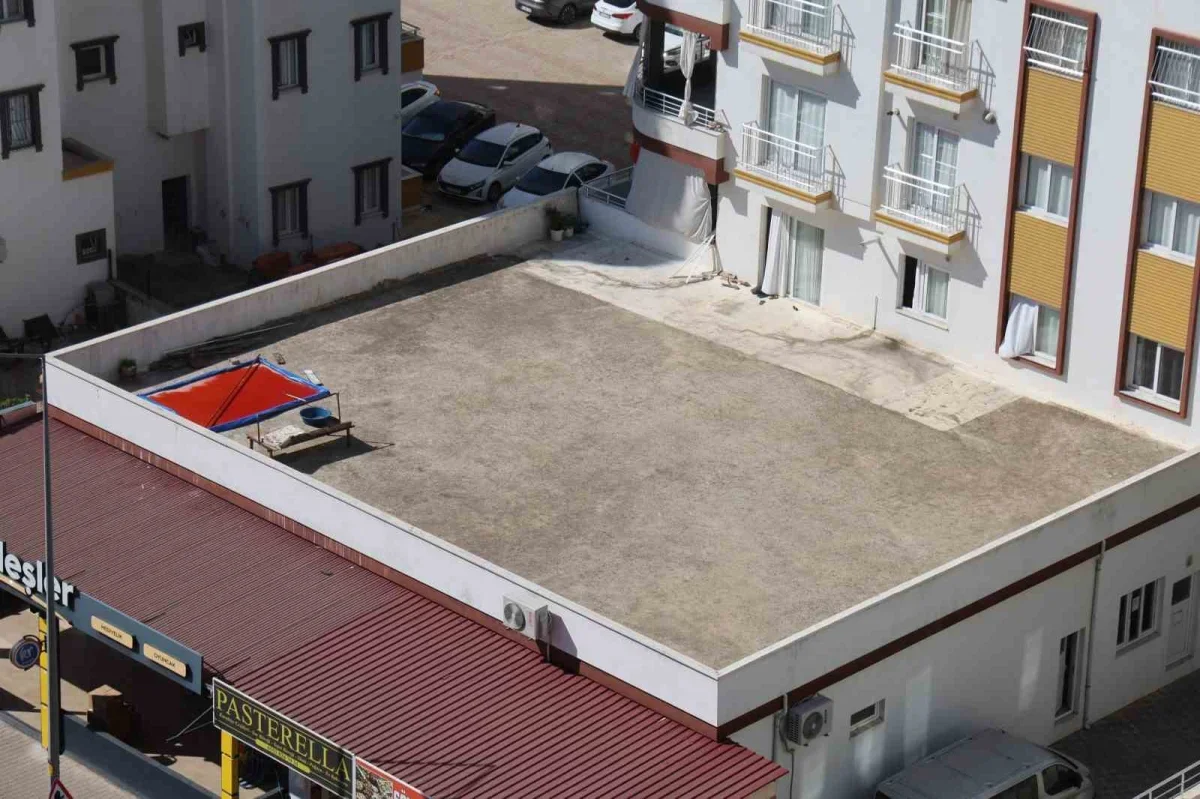 Kozan'da salça sezonu başladı: Damlar türkülerle kırmızıya büründü