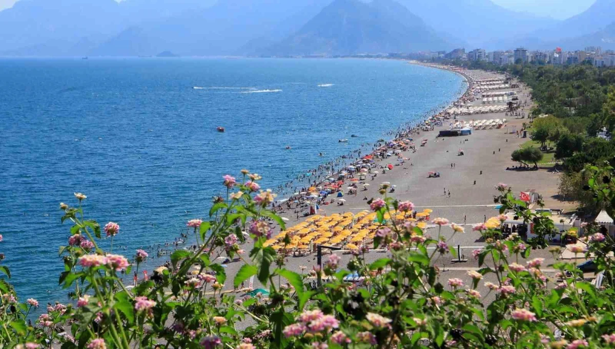 Antalya'ya 8 ayda 11 milyon 23 bin turist geldi