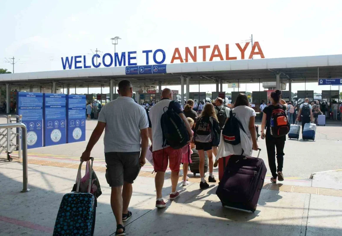 Antalya'ya 8 ayda 11 milyon 23 bin turist geldi