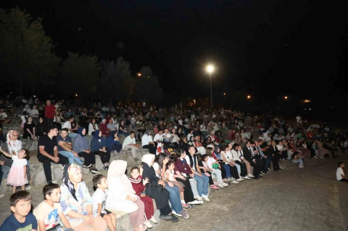 İnegöl'de kurtuluş coşkusu gençlik korosu konseriyle yaşandı