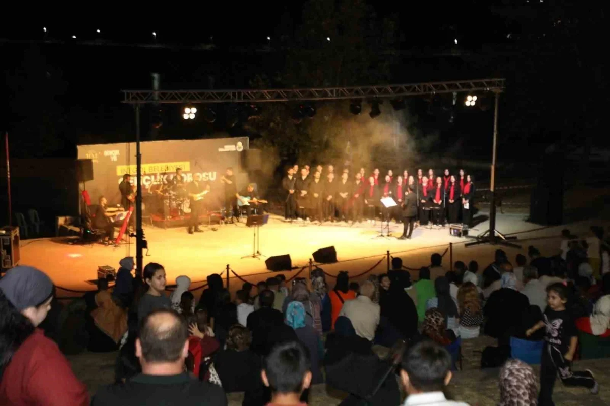 İnegöl'de kurtuluş coşkusu gençlik korosu konseriyle yaşandı