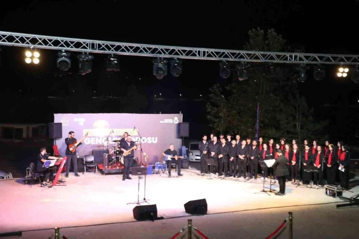 İnegöl'de kurtuluş coşkusu gençlik korosu konseriyle yaşandı