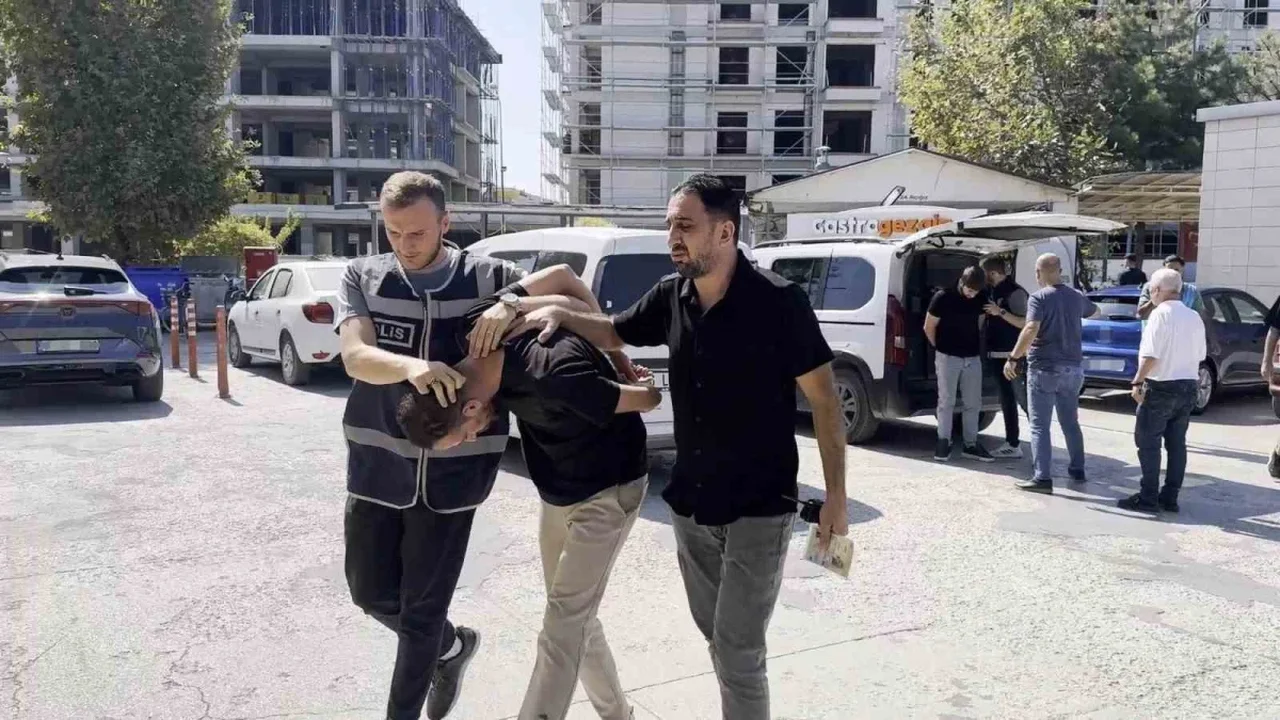Polis kılığında dolandırıcılık yapan 2 şüpheli tutuklandı