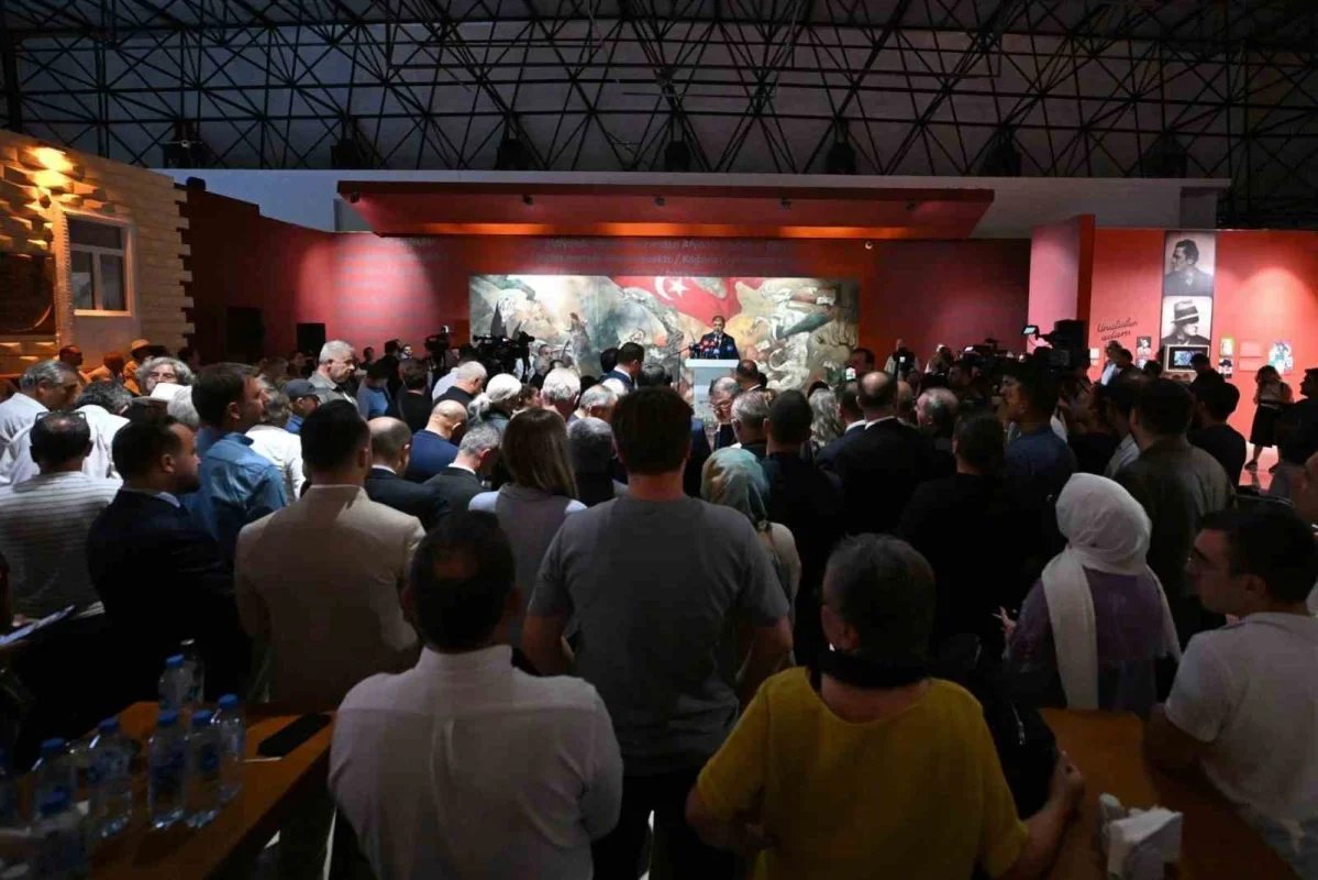 İzmir'de Nazım Hikmet-Romantika sergisi sanatseverlerle buluştu