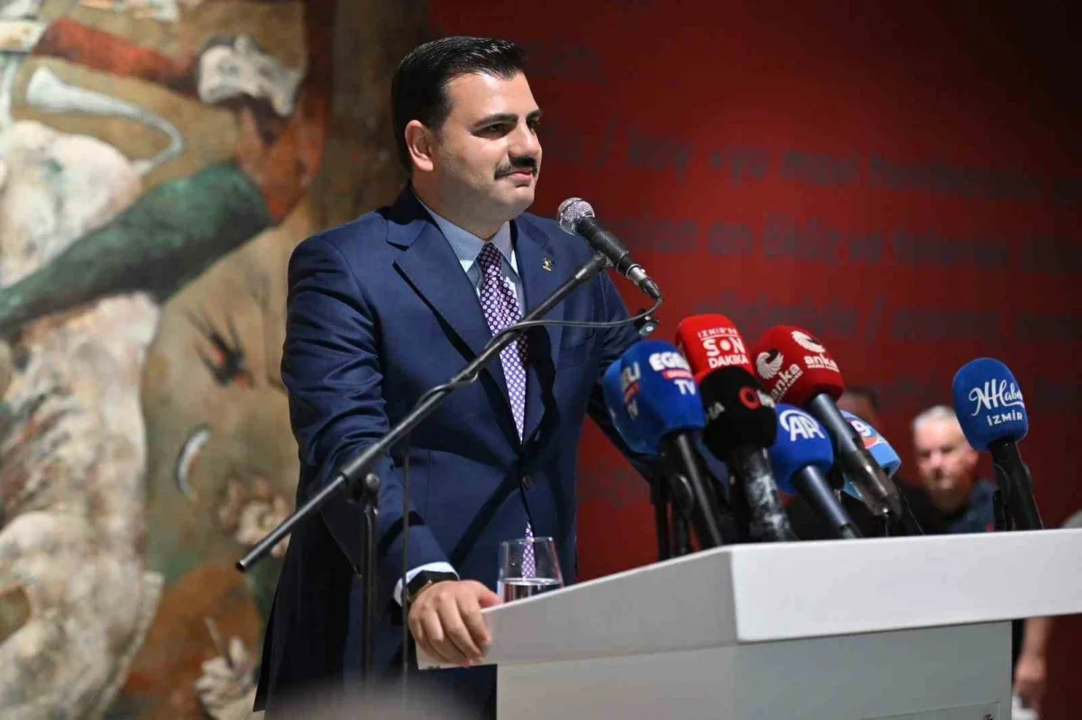 İzmir'de Nazım Hikmet-Romantika sergisi sanatseverlerle buluştu