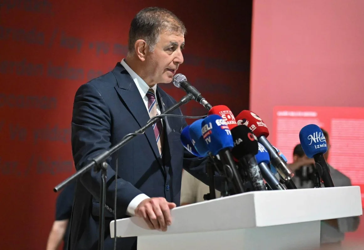 İzmir'de Nazım Hikmet-Romantika sergisi sanatseverlerle buluştu