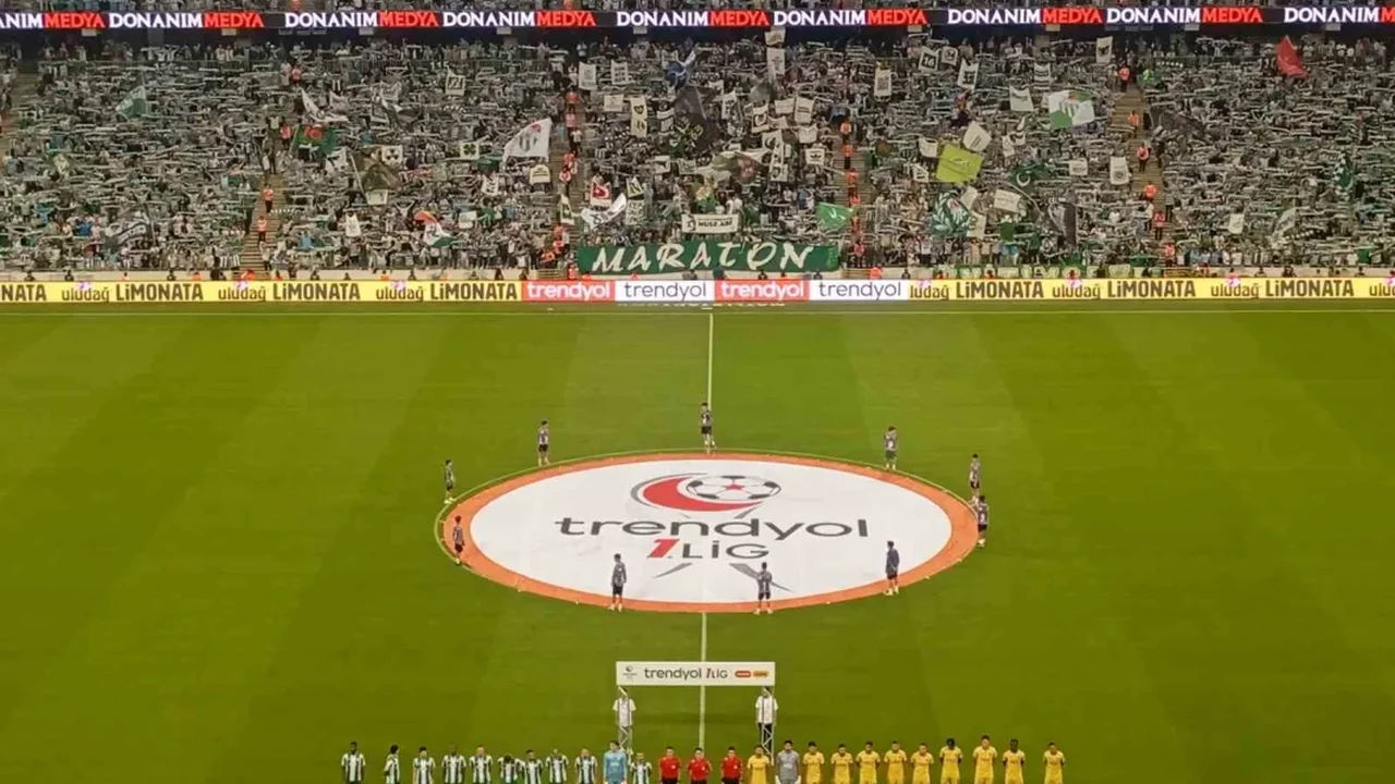 Bursaspor, İstanbulspor'u 4-0 mağlup ederek 12 puana yükseldi