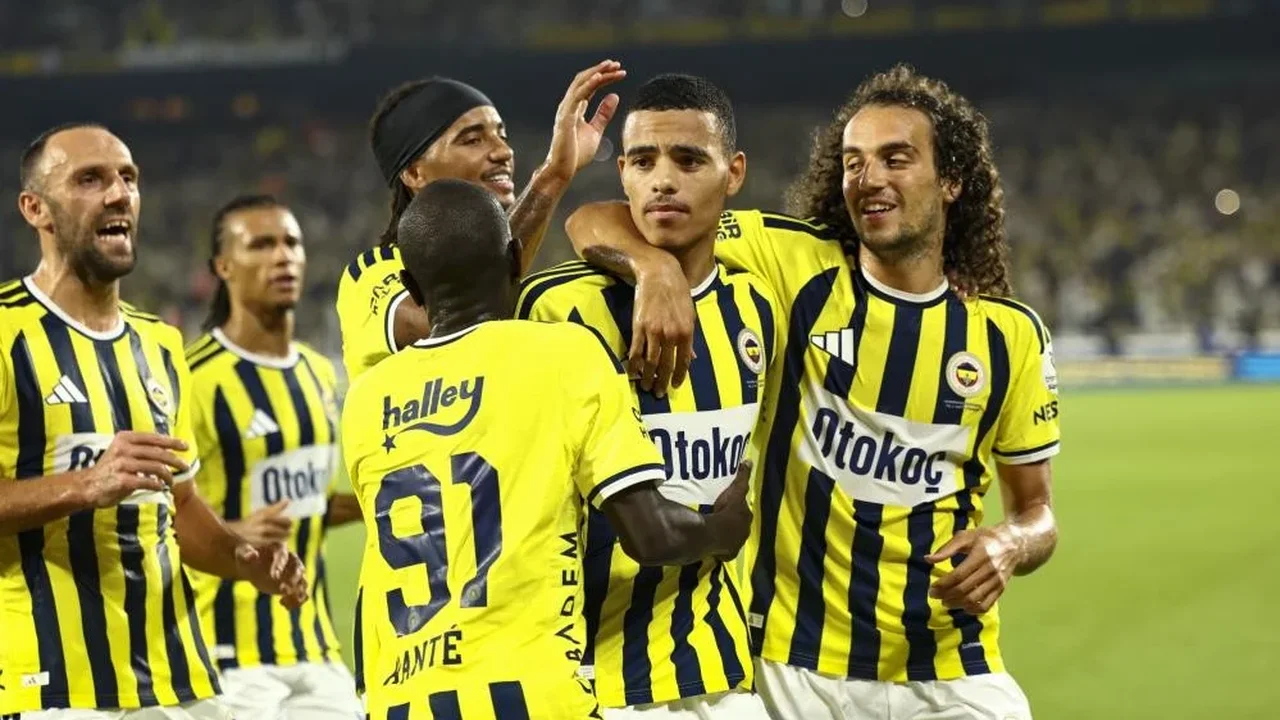 Fenerbahçe'nin Şampiyonlar Ligi kadrosu UEFA'ya bildirildi