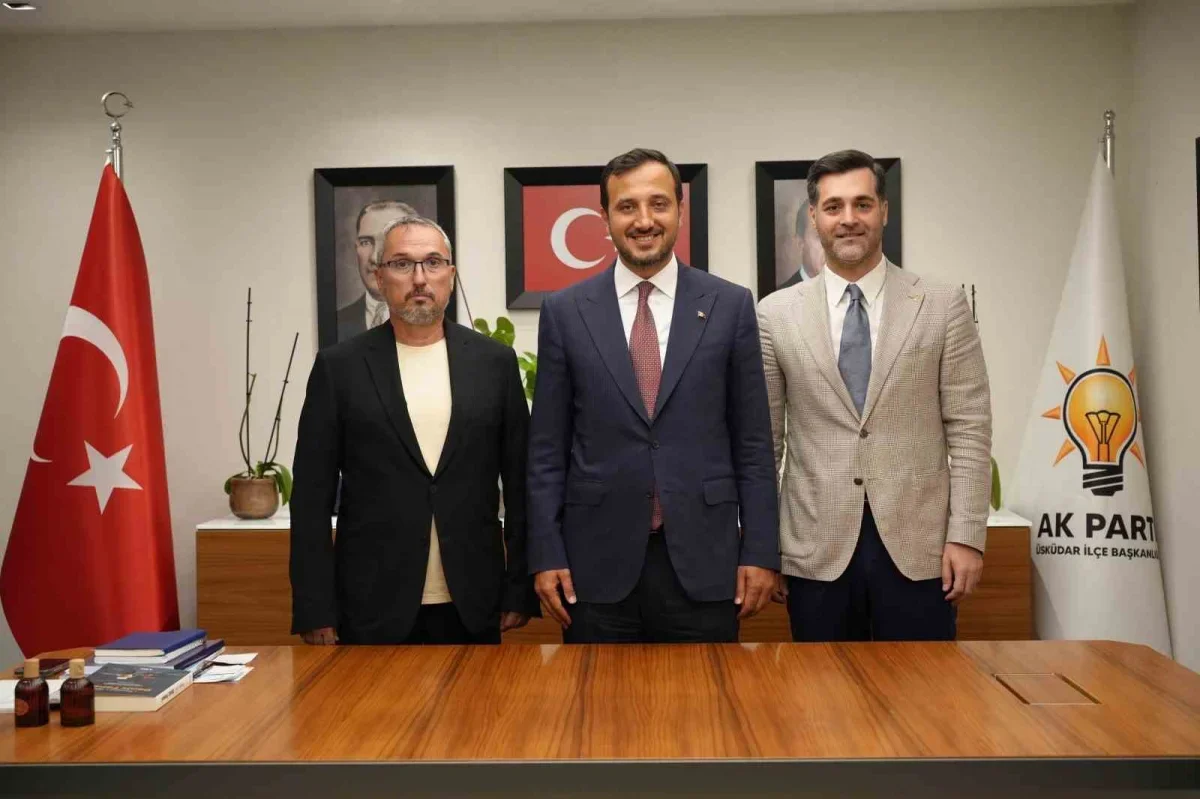 Üsküdar'da 4 CHP'li meclis üyesi AK Parti'ye geçti
