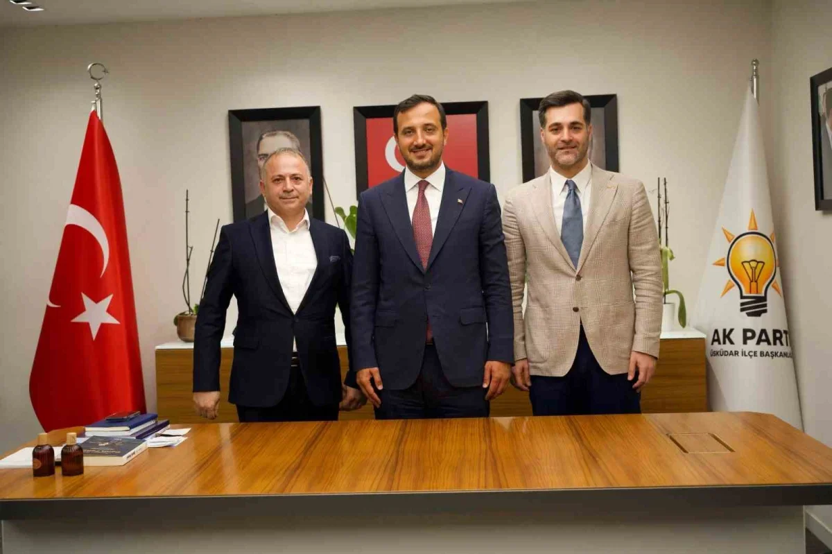 Üsküdar'da 4 CHP'li meclis üyesi AK Parti'ye geçti