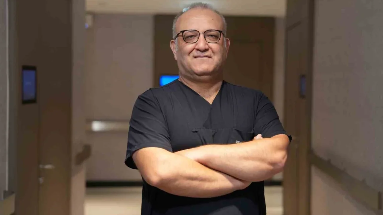 Kuşak gibi sırta vuran karın ağrısı pankreatit belirtisi olabilir