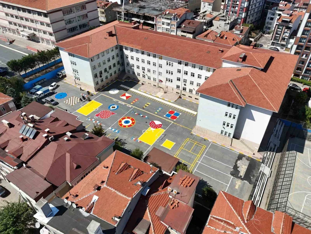 Bağcılar'da okul bahçeleri geleneksel oyunlarla renklendi