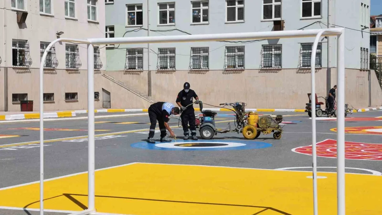 Bağcılar'da okul bahçeleri geleneksel oyunlarla renklendi